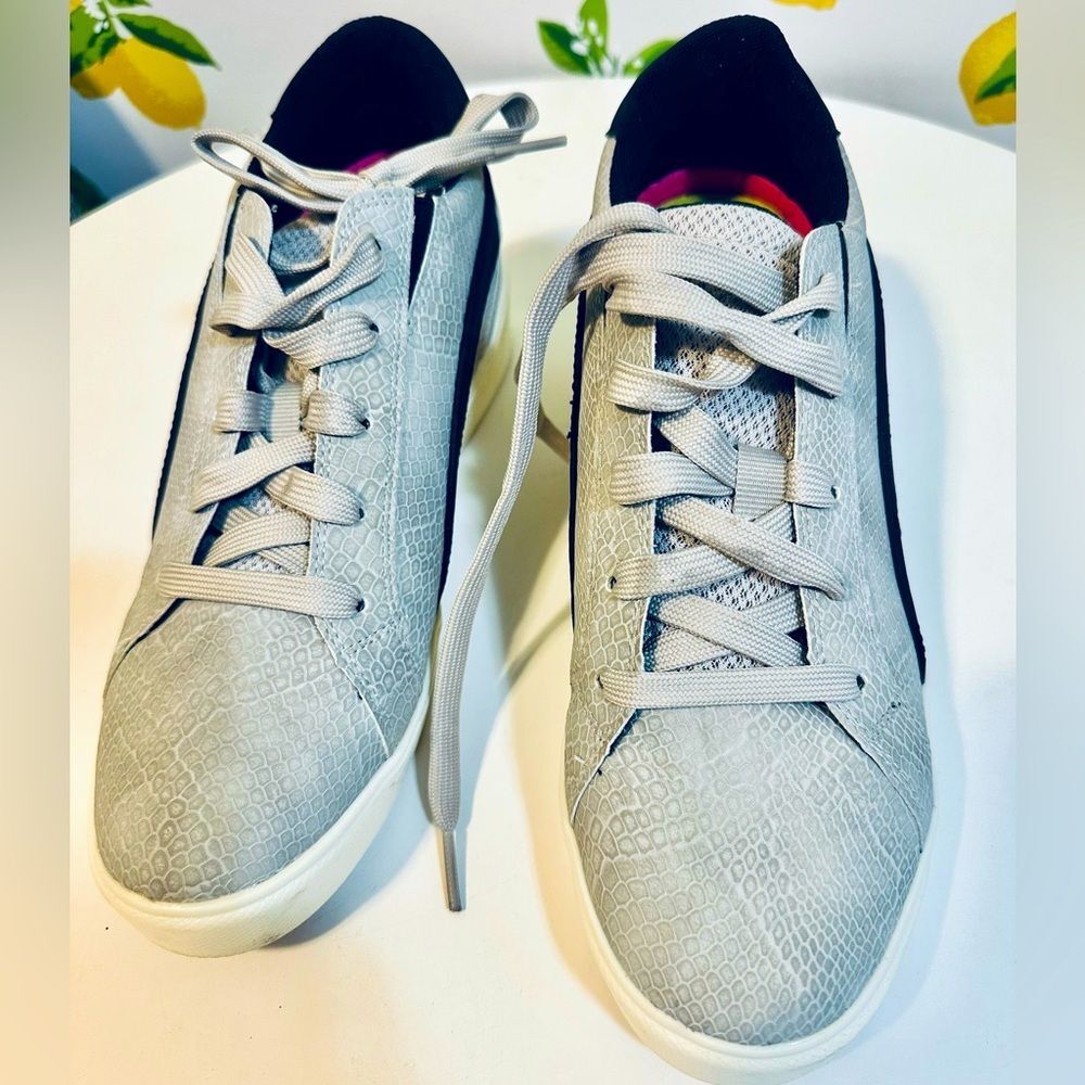 Ryka Viv Gray Snake Print Leather Upper Blk Accents Streetwear Travel Sneakers 8